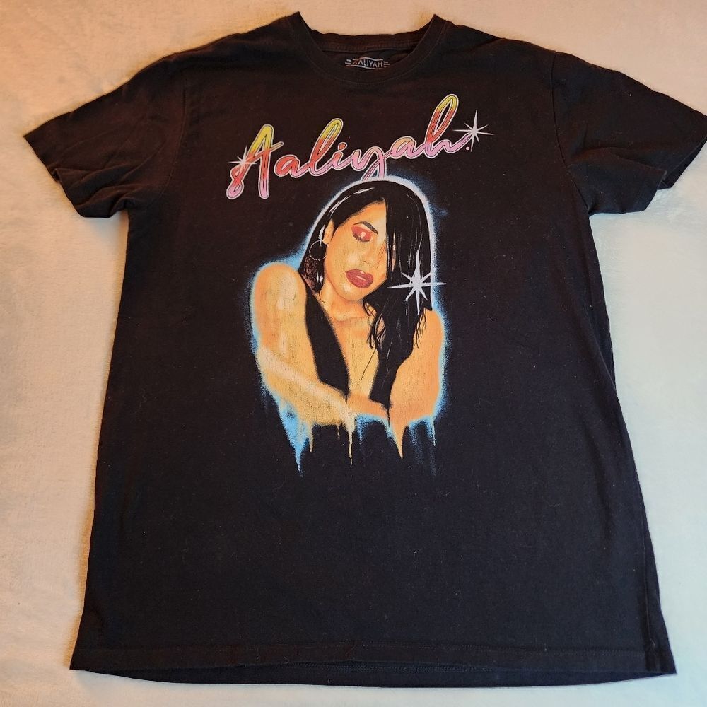 Aaliyah Black Tshirt With Graphics Size Medium